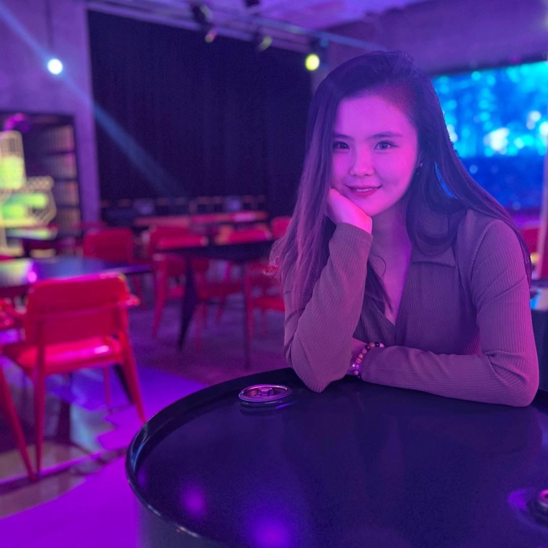 小妞不想上班