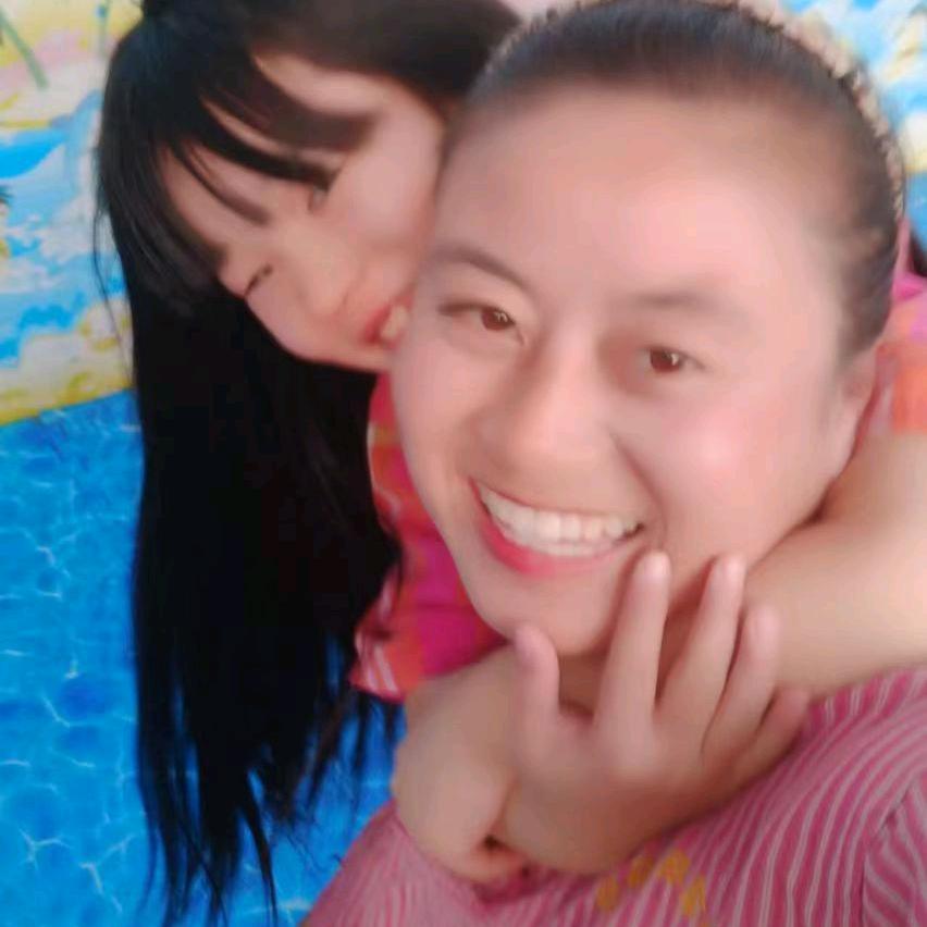 幸福快乐的母女俩☺