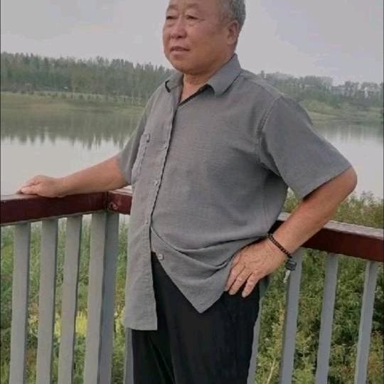 地摊大哥
