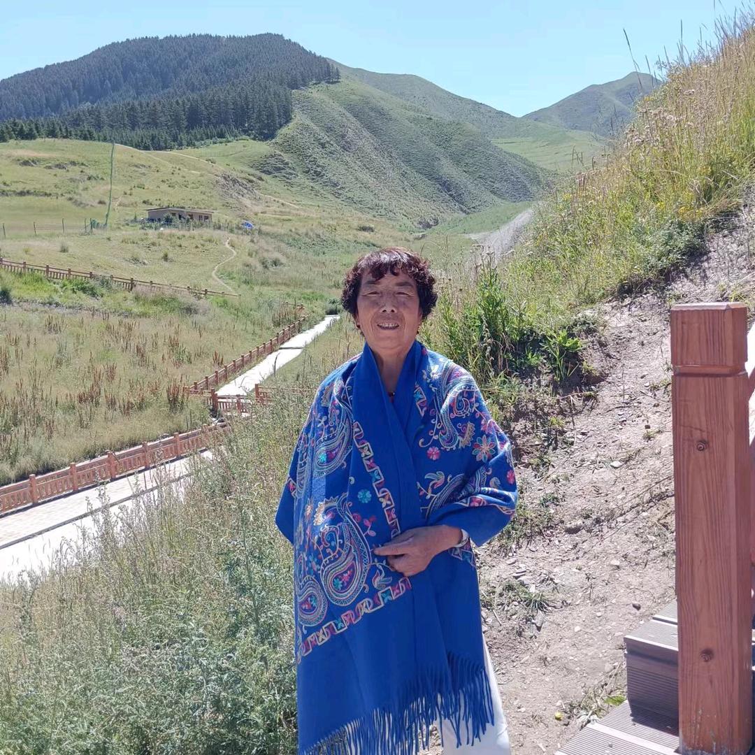 低头是人间
