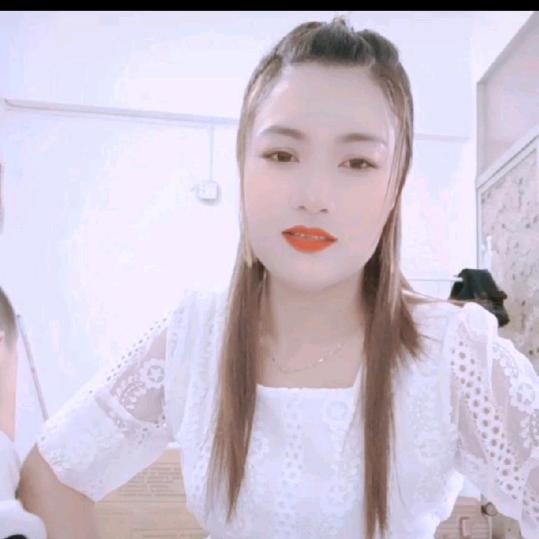 邹妹《每天中午11点45分开播》