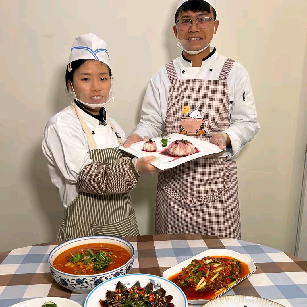 李静和亮娃的美食