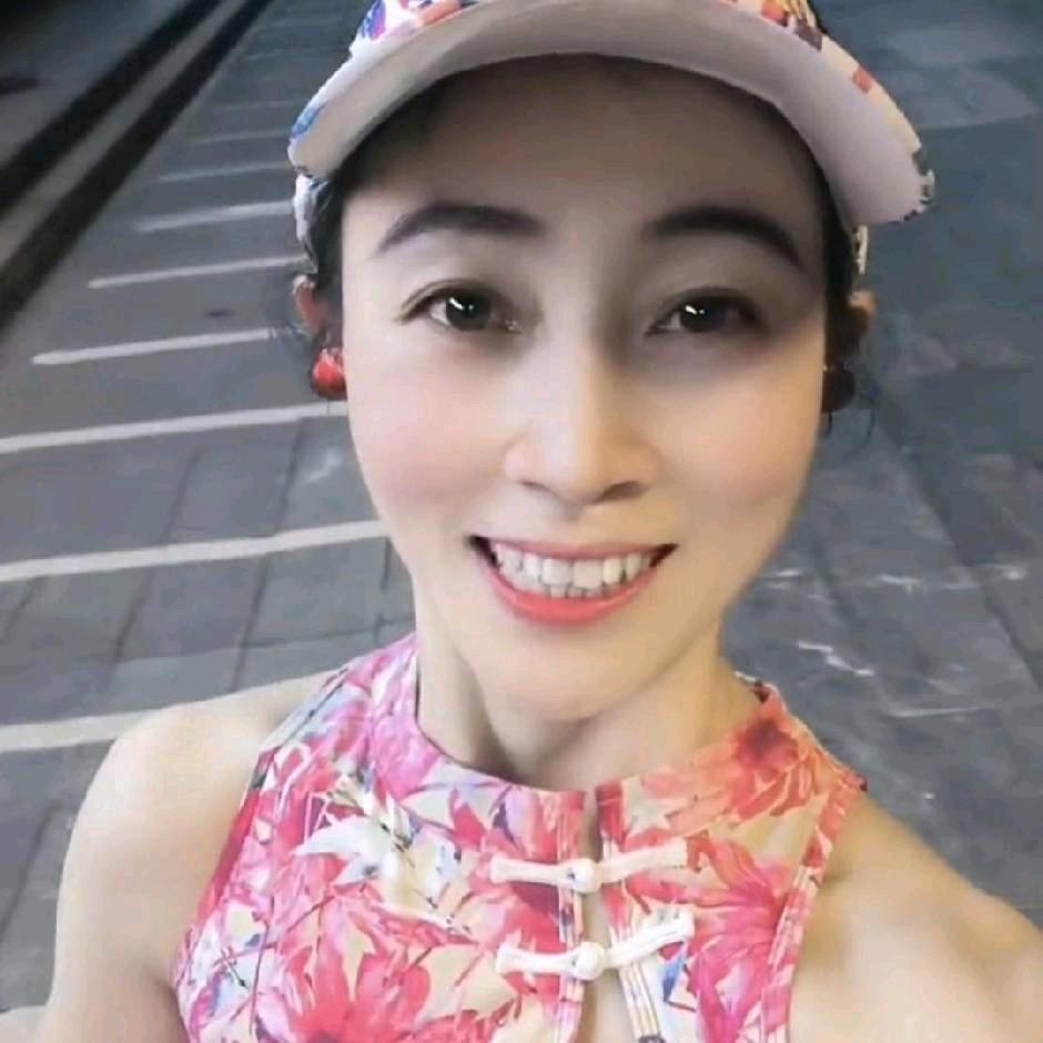 奔跑的金花