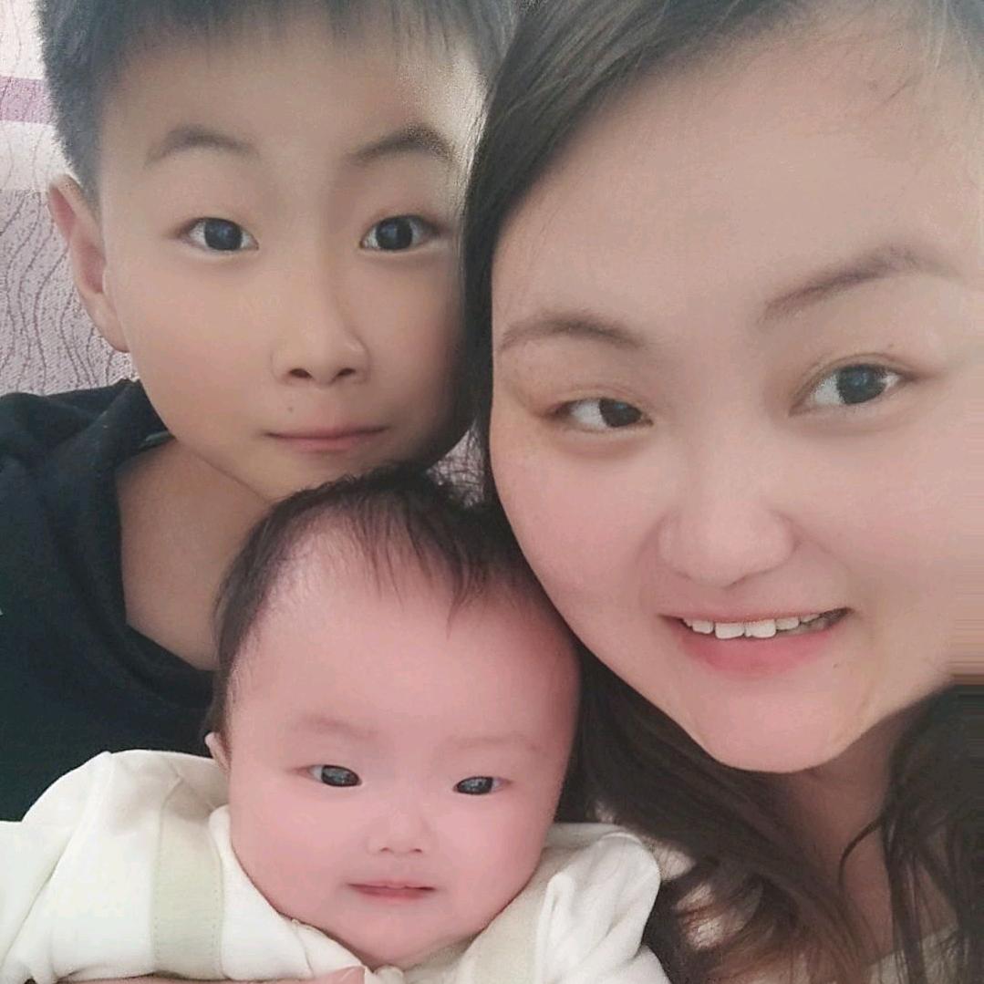 相差12岁的哥哥妹妹