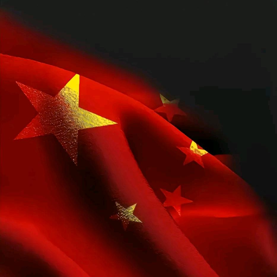 偉        .