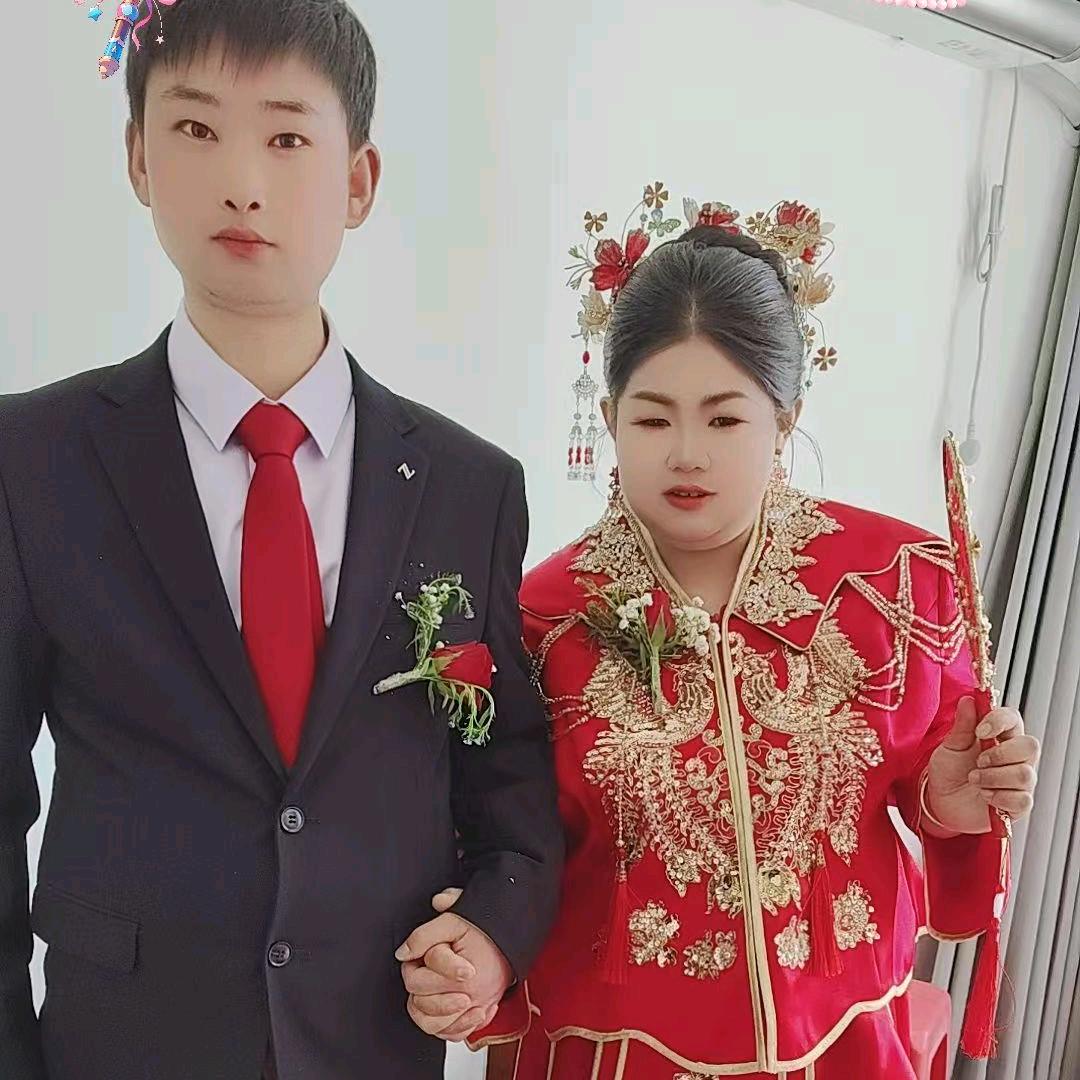 李蓉爱吃棒棒糖🍭🍭