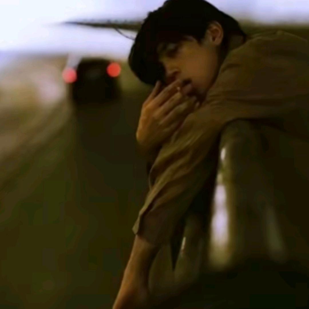 老婆假死偷窥我上坟十年