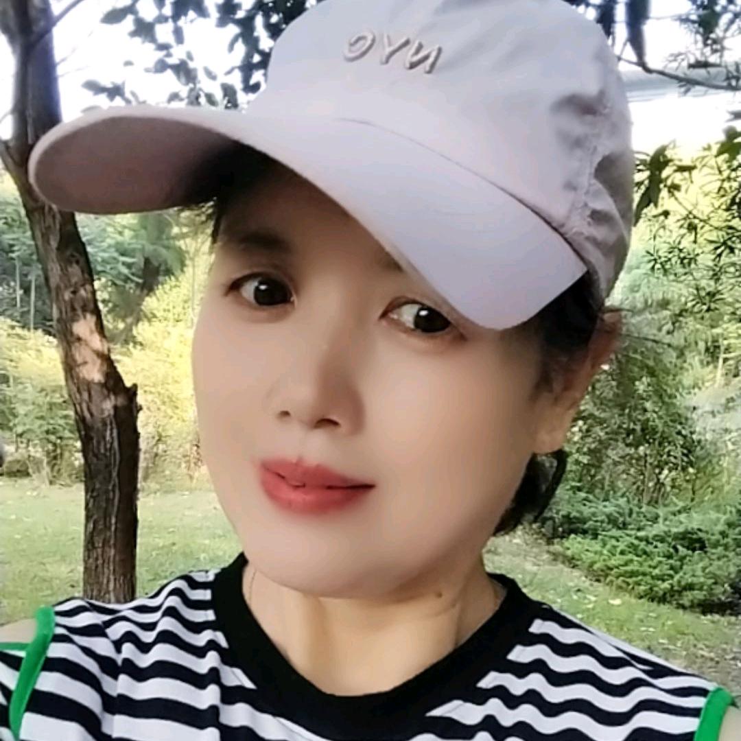 阳光明媚，