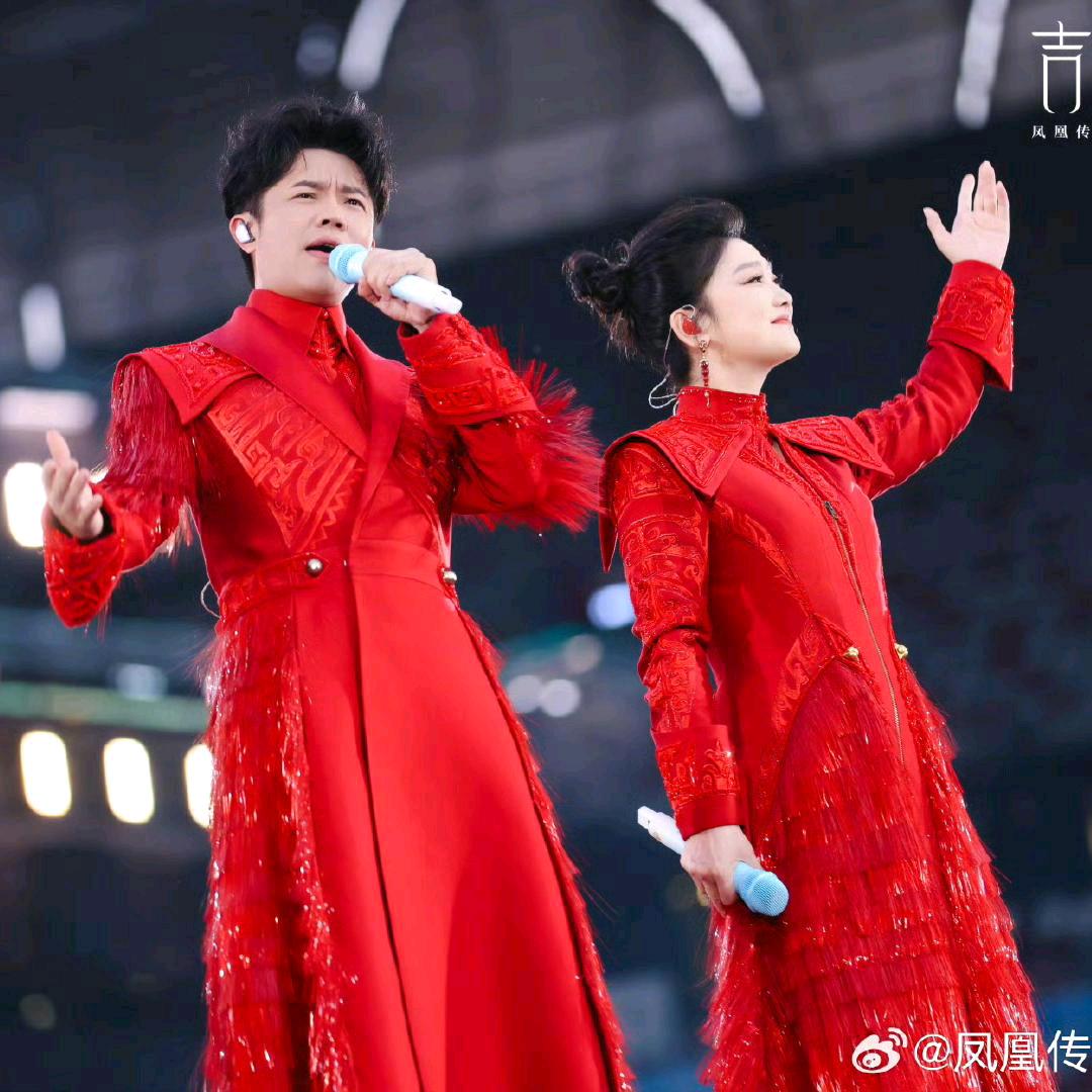 郭德箱于枪（担岳越凤凰传奇雷何九华