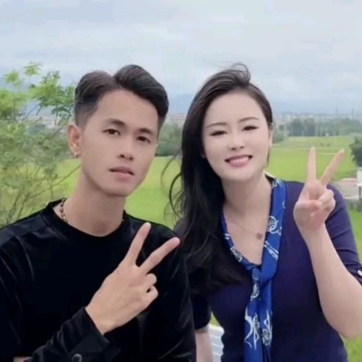 四公子老头依一