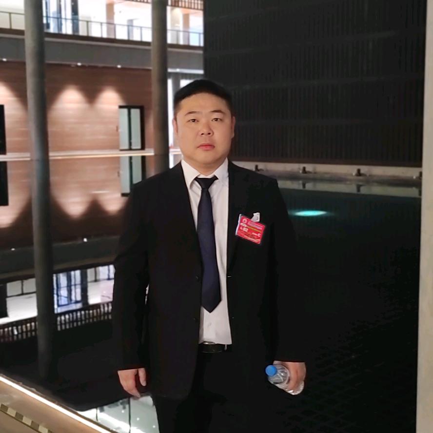 中年小叔在路上