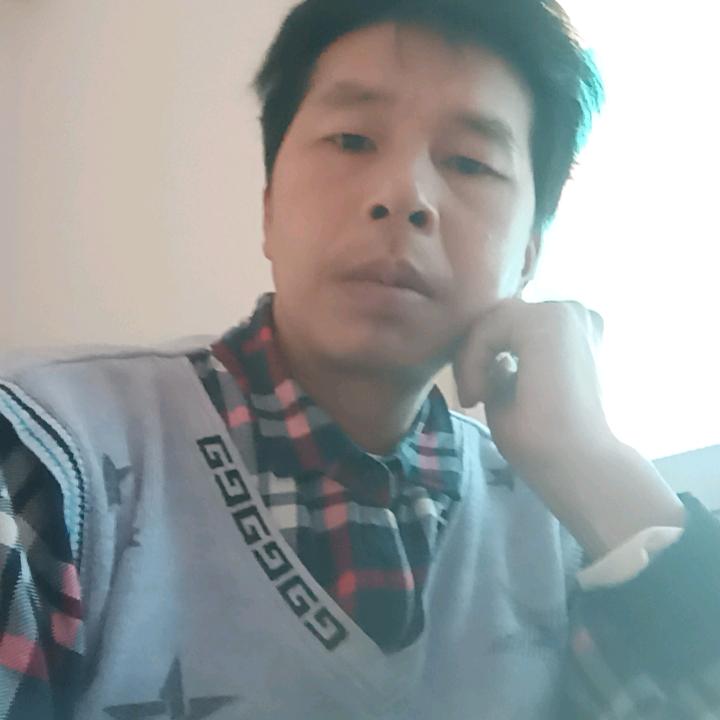 刮大白的油漆工