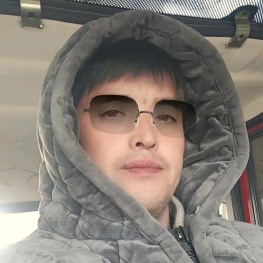 单身罗哥😭😭