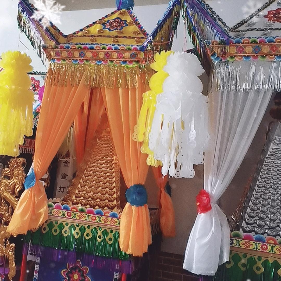 尹岗中心小学错对面扎社火 元宝 烧纸