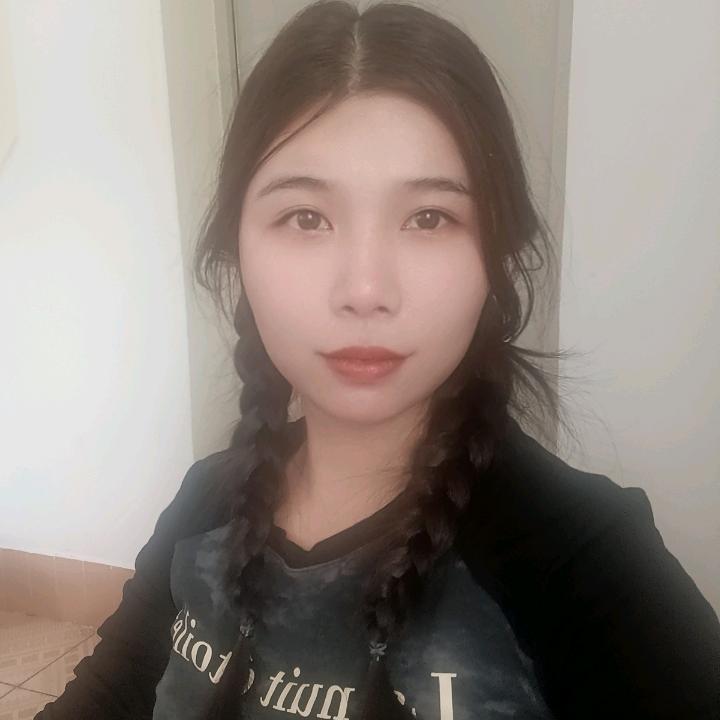 努力的小蜜蜂