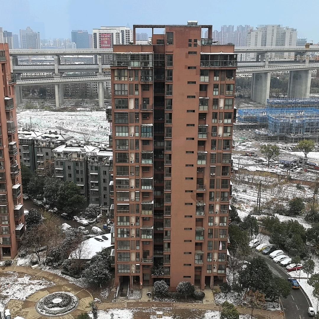 靠谱不靠边
