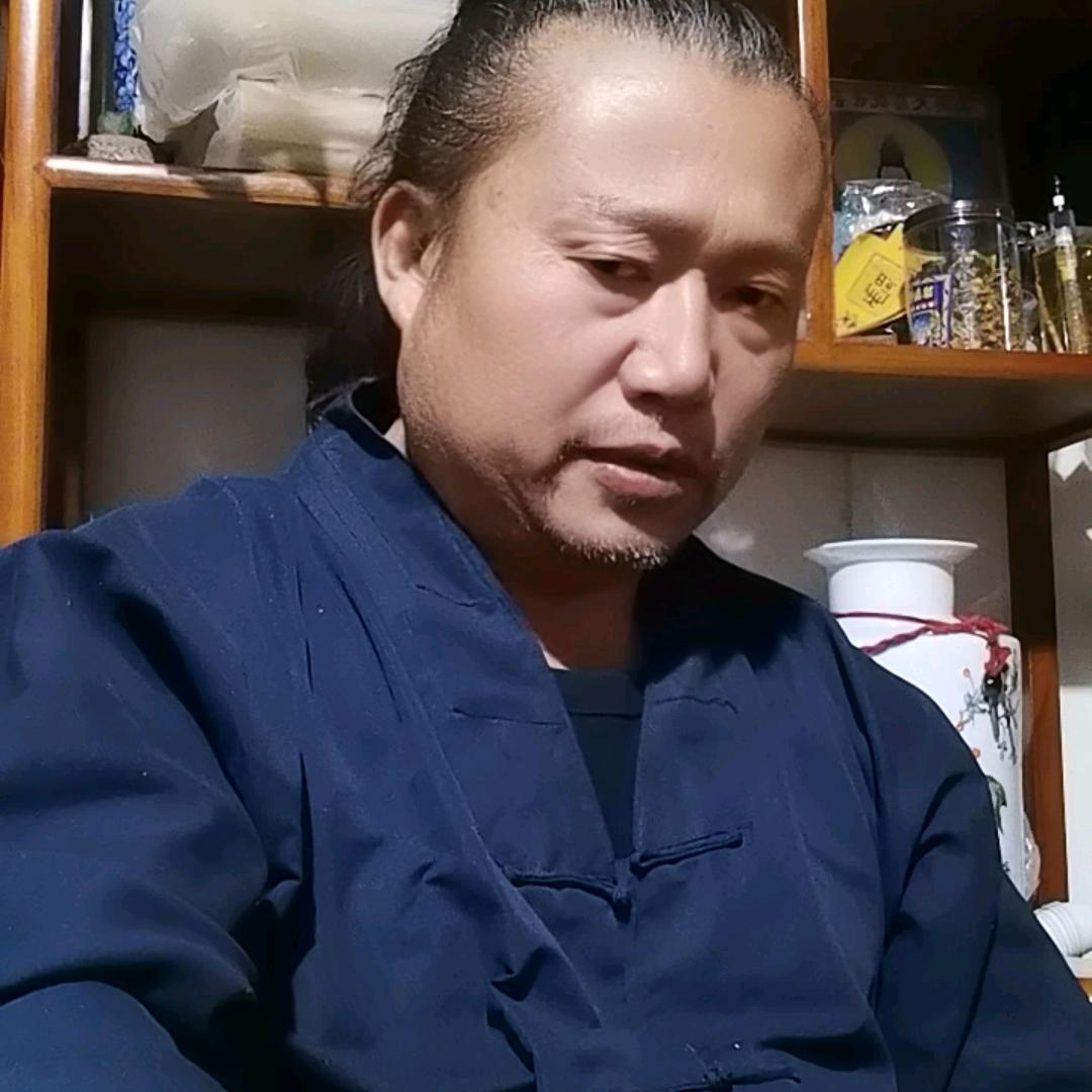 兴舟洲，天空日月，用眼见，明师心中有一点