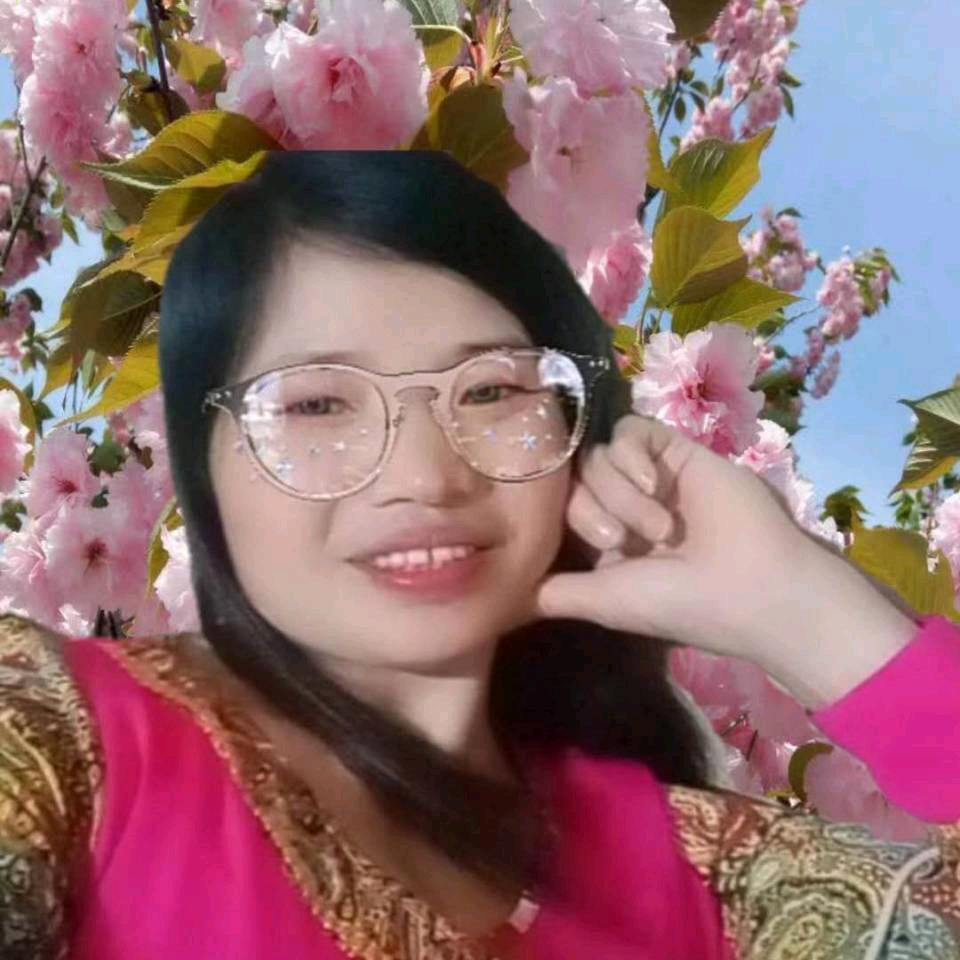 以勒文艺团四妹