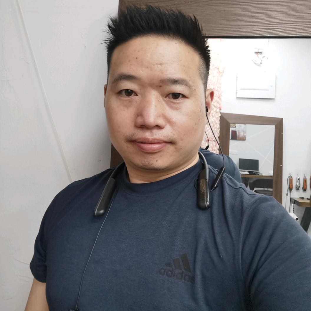 春光娃在悦来卖包子
