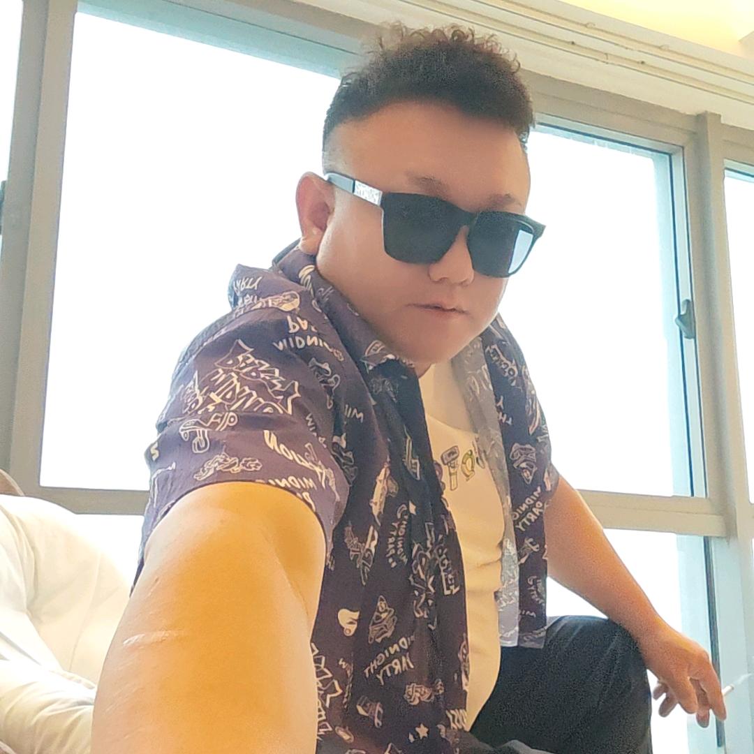 立新珠宝玉石（董事长）