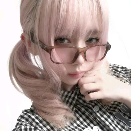 U ´꓃ ` U