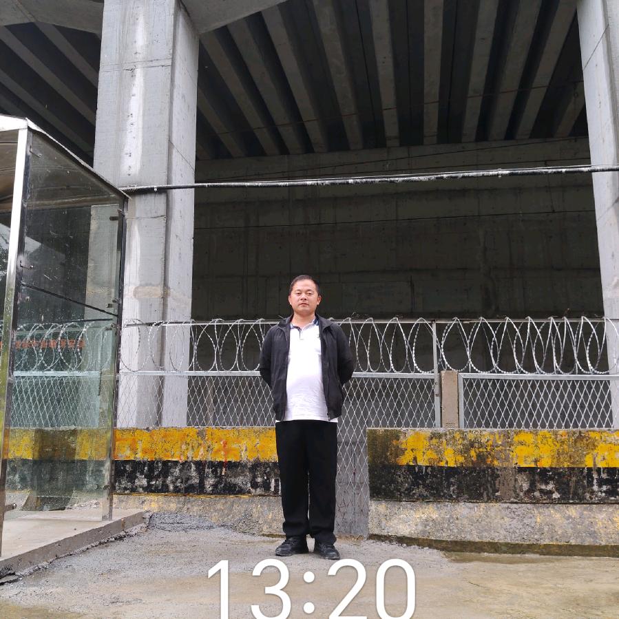 杨飞守护铁路男孩