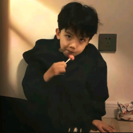 㣻罖