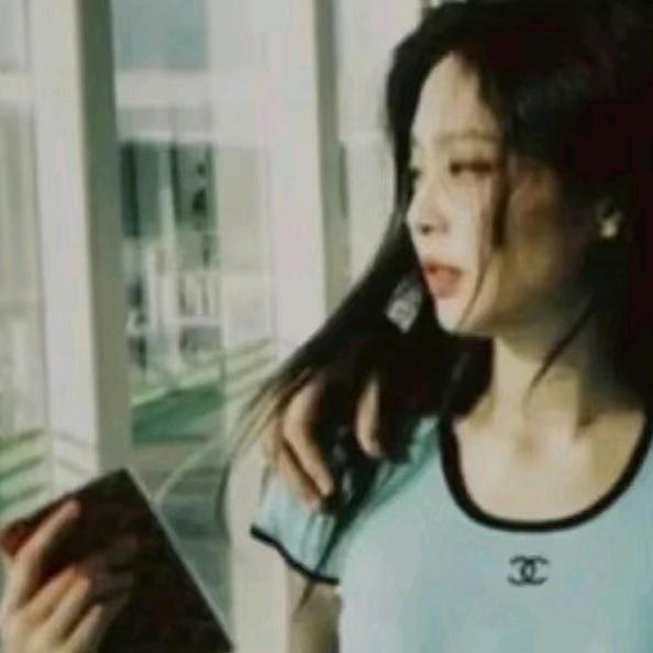 爱吃草莓糖葫芦