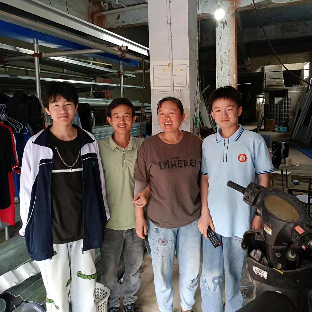 楚店小伍门窗钢构加工