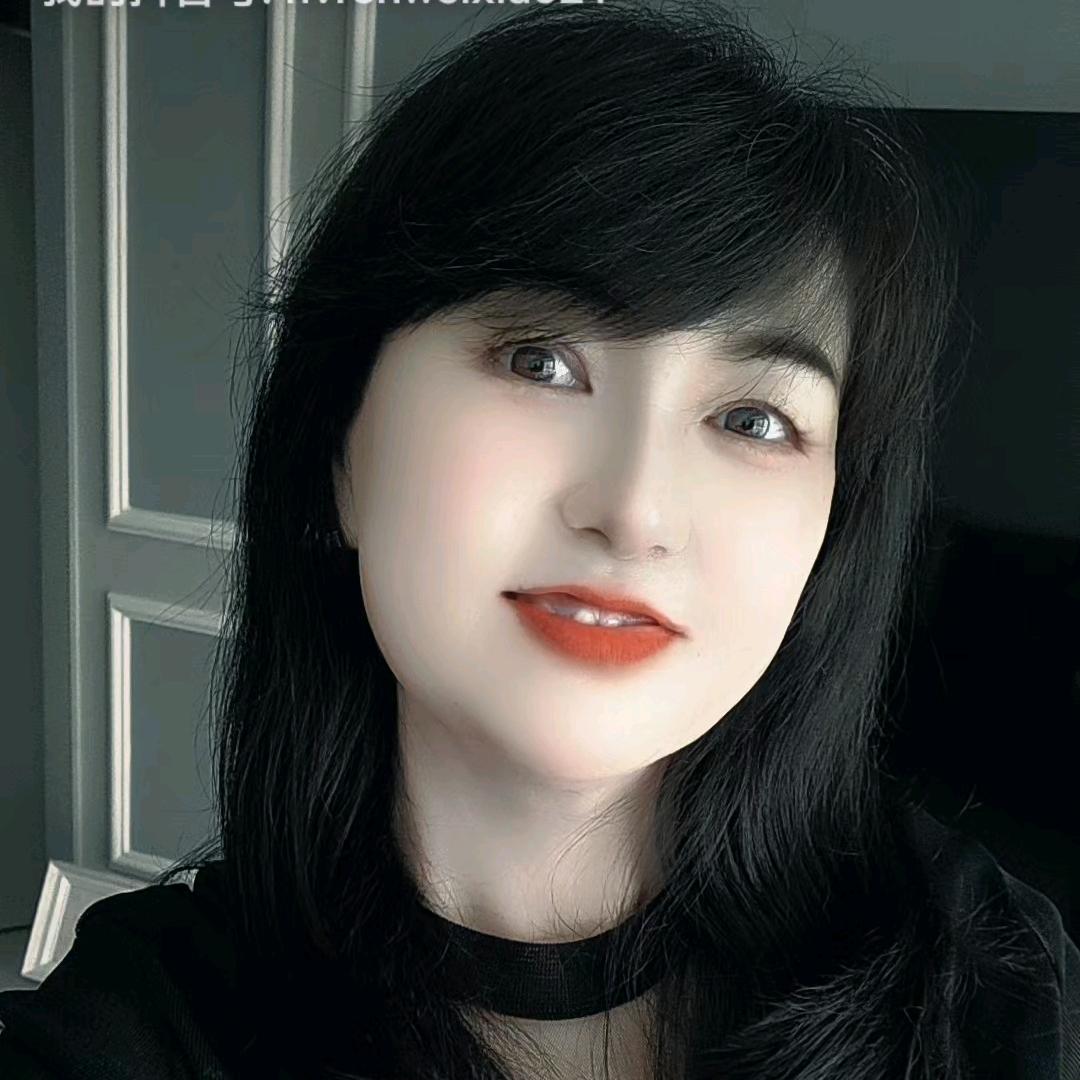 女人微笑