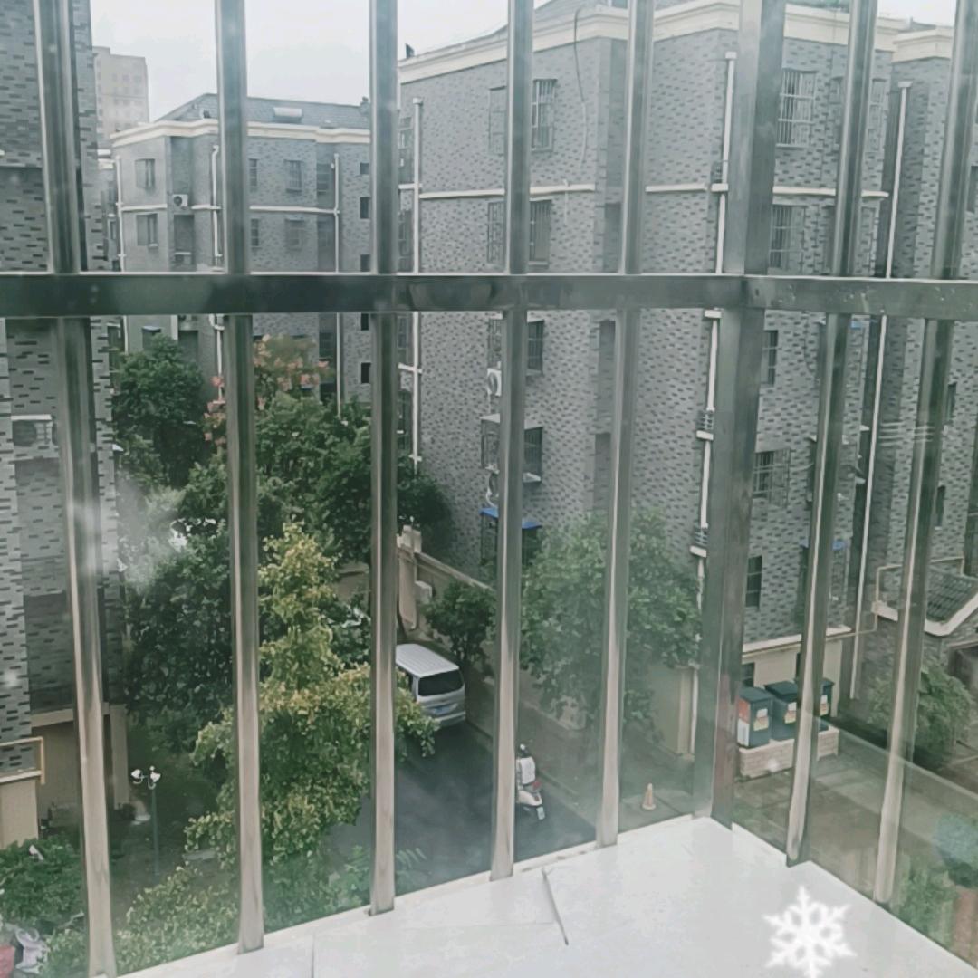 嫣然