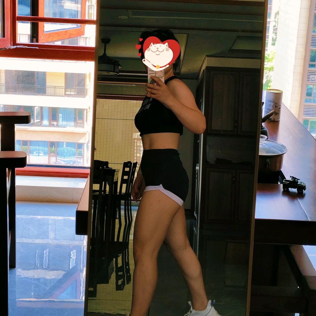 卖辣条的健身小阿姨