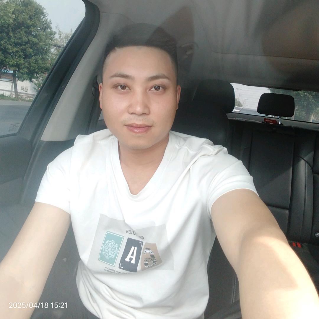 提镰刀撵兔子