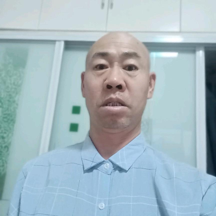 老王，二胡，爱好者老家河南人在新疆喀什