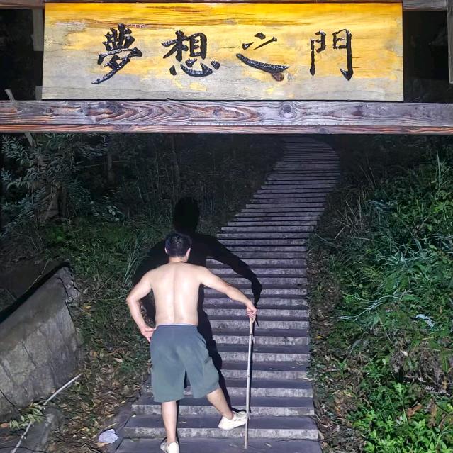向钱看向厚赚`
