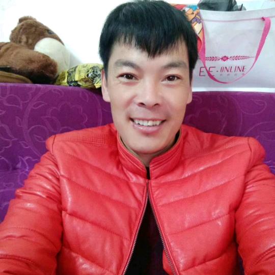 小李，大量收木头。