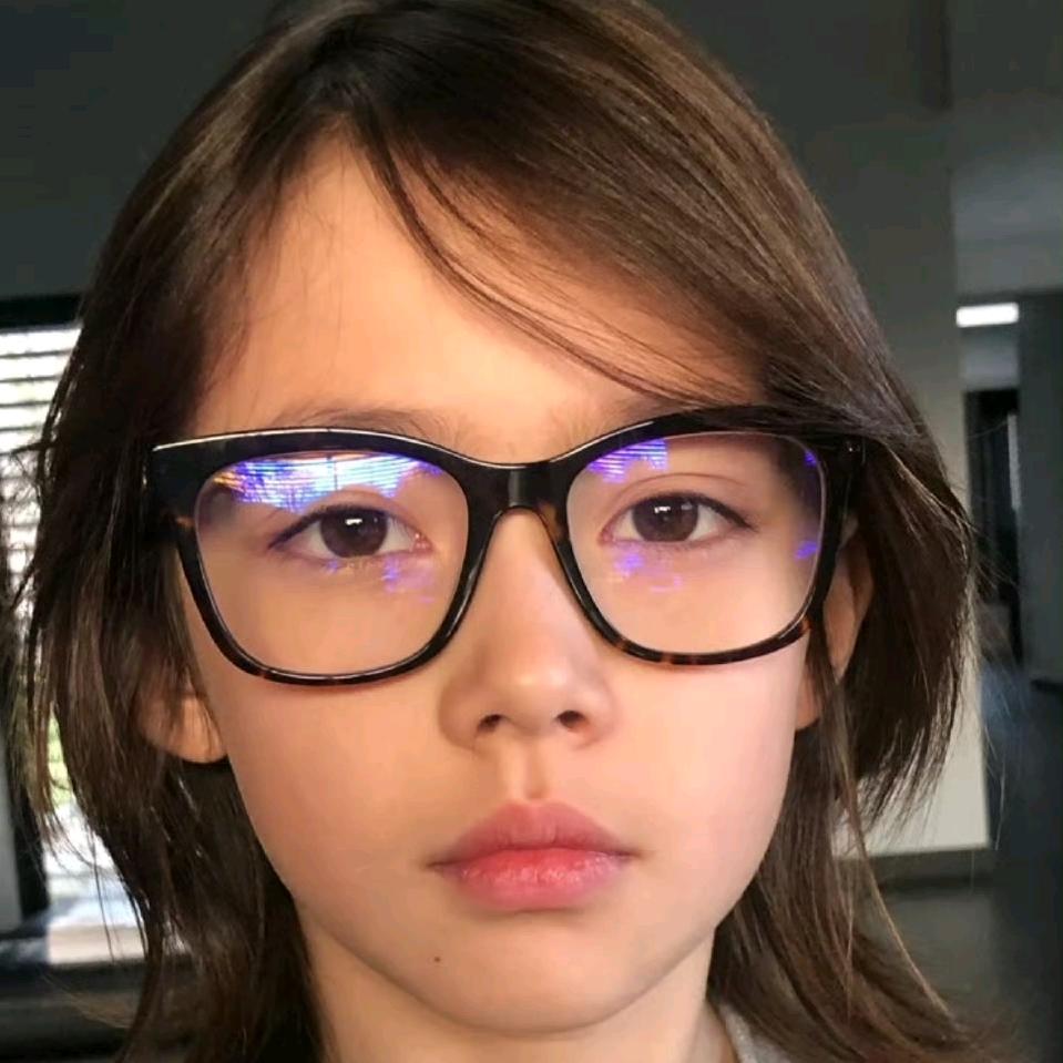 粉毛衣