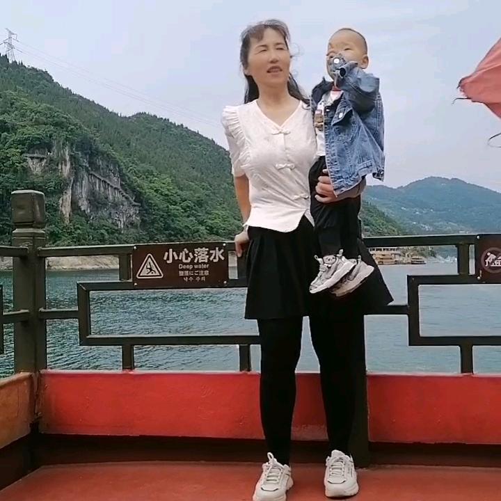 傻妈，独行一人