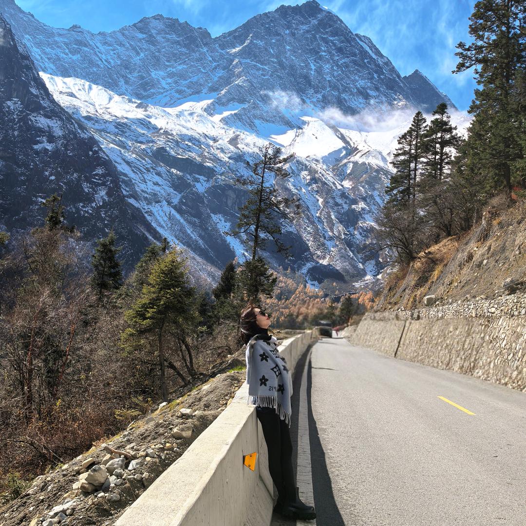 w𖠚ᐝuෆ / W⁰̴̷̷̮⁰̴̷̷u