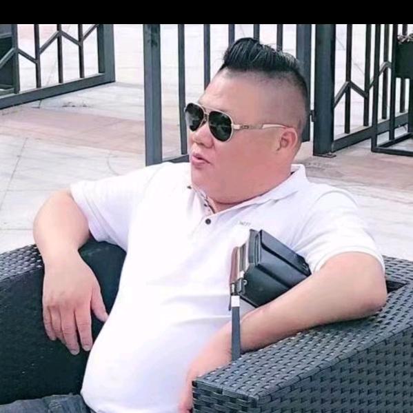 天空一盏明灯