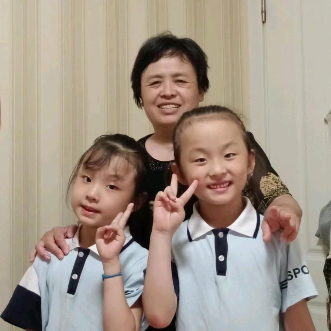 双胞胎外婆