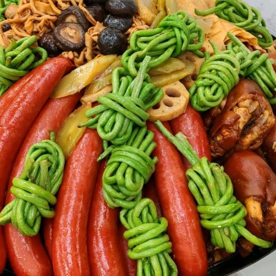 西安刘师傅大锅卤菜宫园中央东三门门口