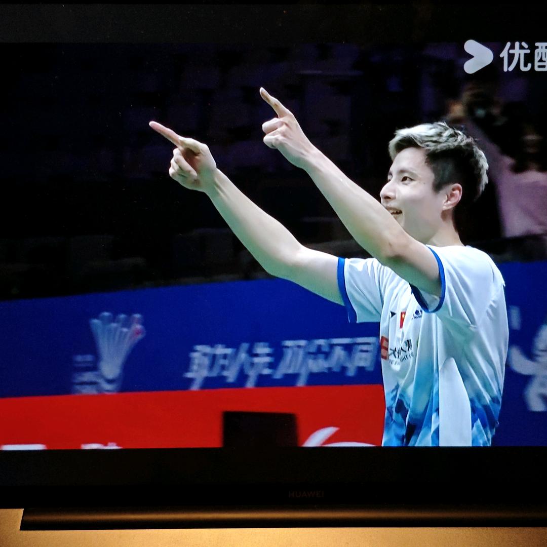 L Y彤看到快去学习🏸
