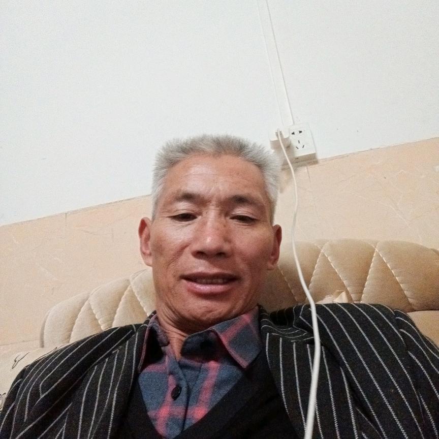 广南专业贴瓷砖刘师