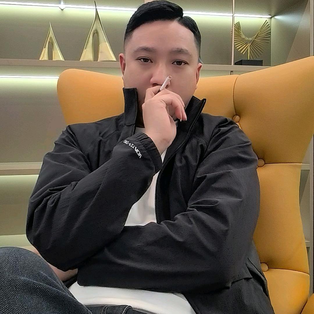 李 先生