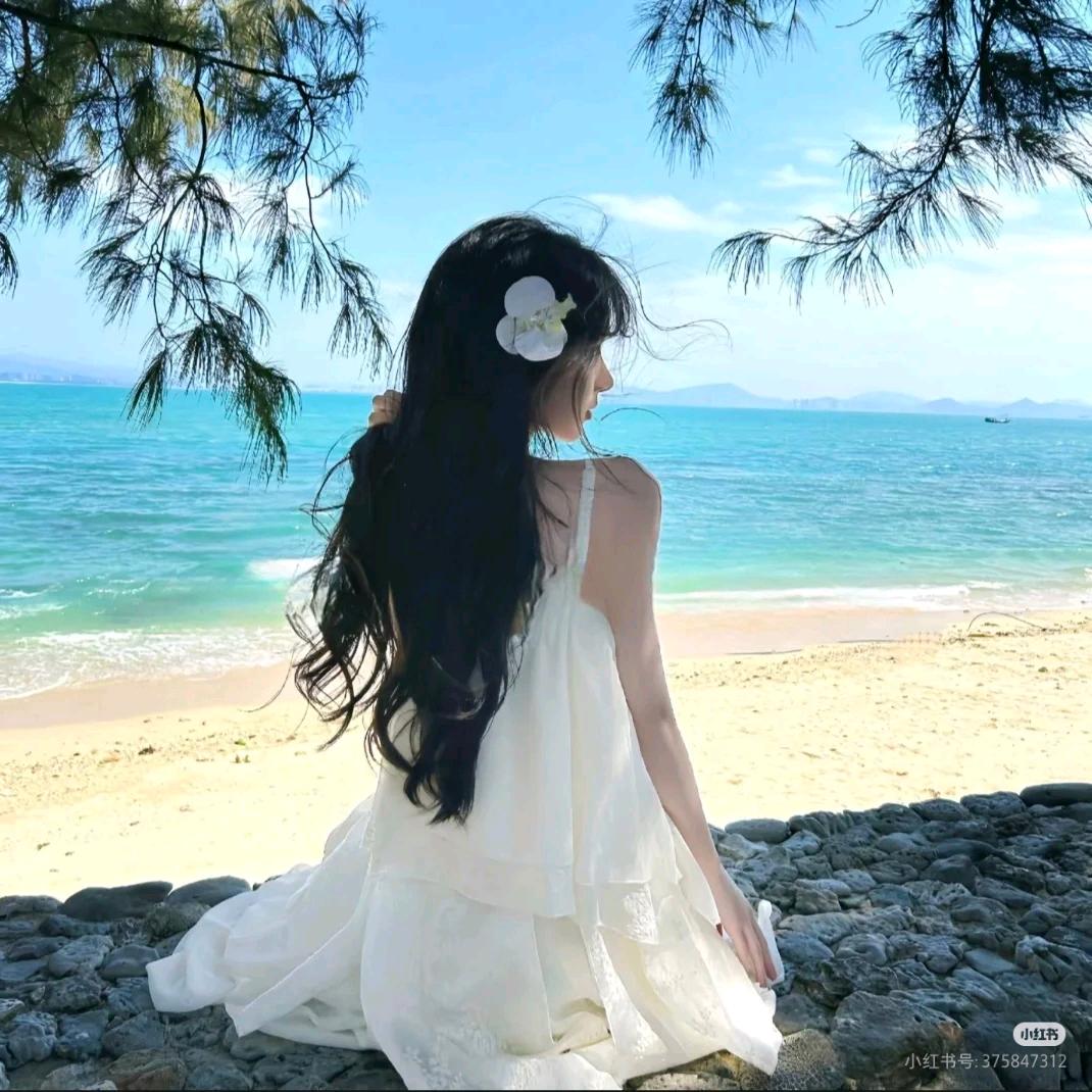 小依.