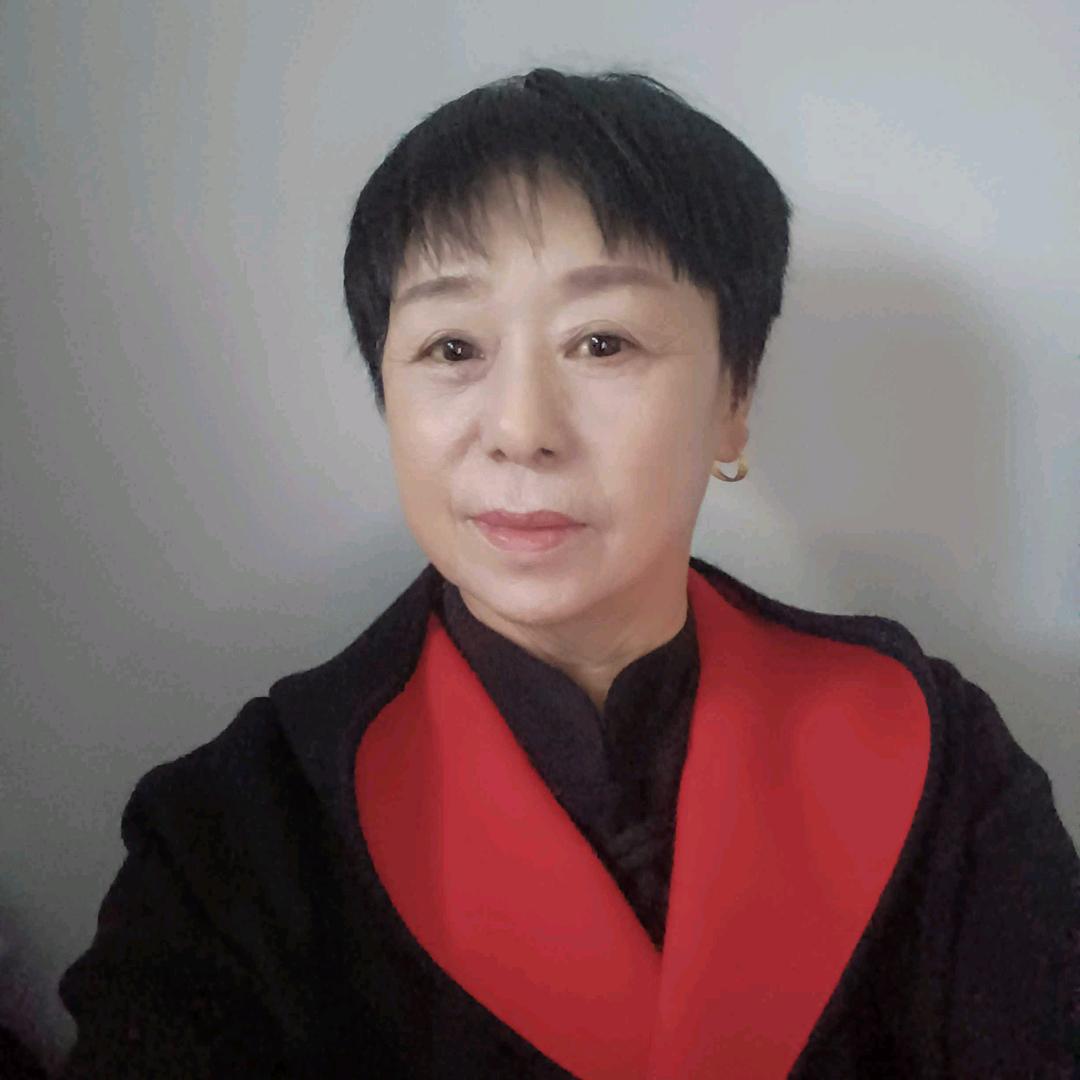 老人的快乐生活。谢传荣拒私聊