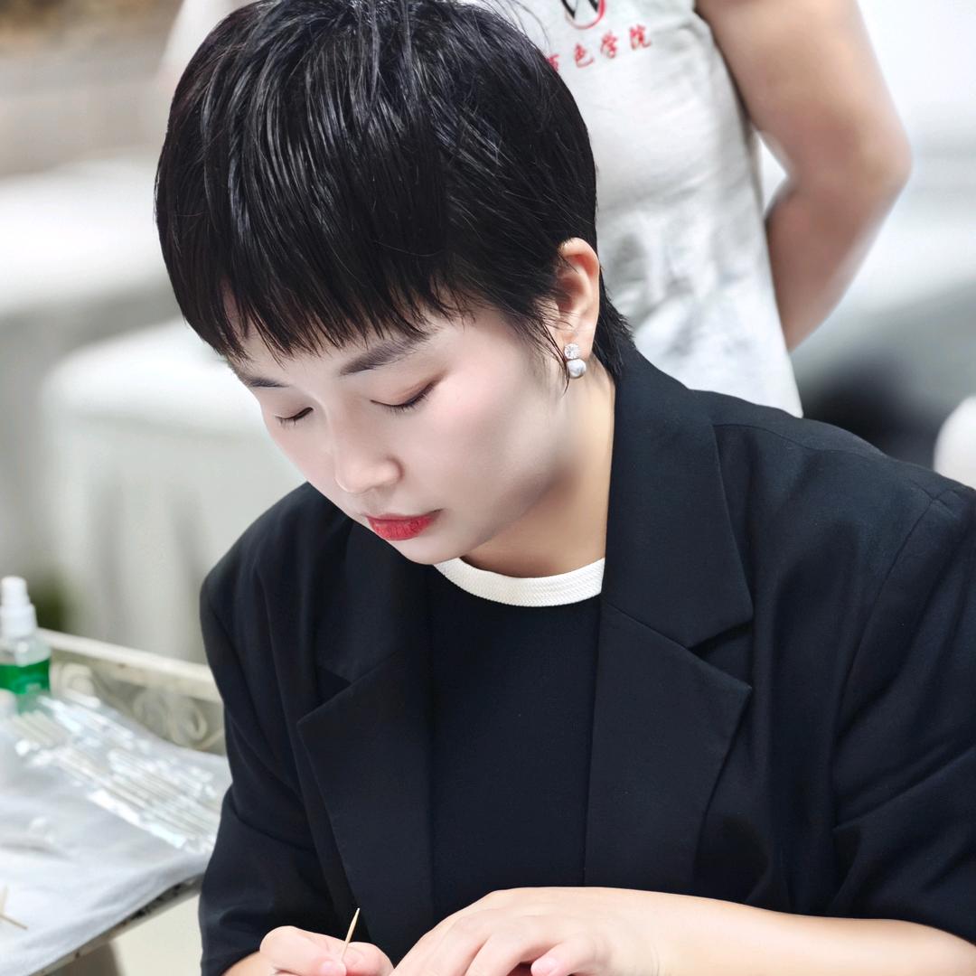 万色化妆美容美甲纹绣培训学院