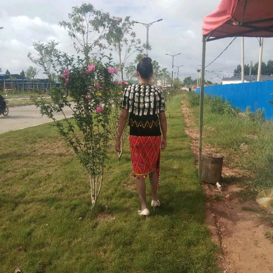 你的背影如此难忘😭😭