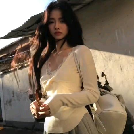 我是秋秋呀-穿搭分享